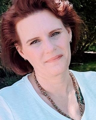 Photo of Katherine Foster-Dalmolin